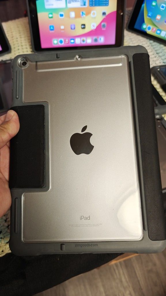 iPad 6th Generation Like New 32 GB 