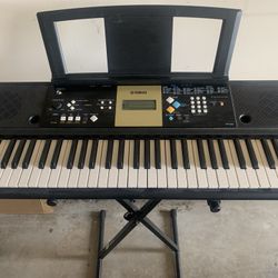 Yamaha YPT-220 61 Key Keyboard with stand