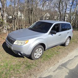 2010 ^ Subaru forester and. Silver 185,000