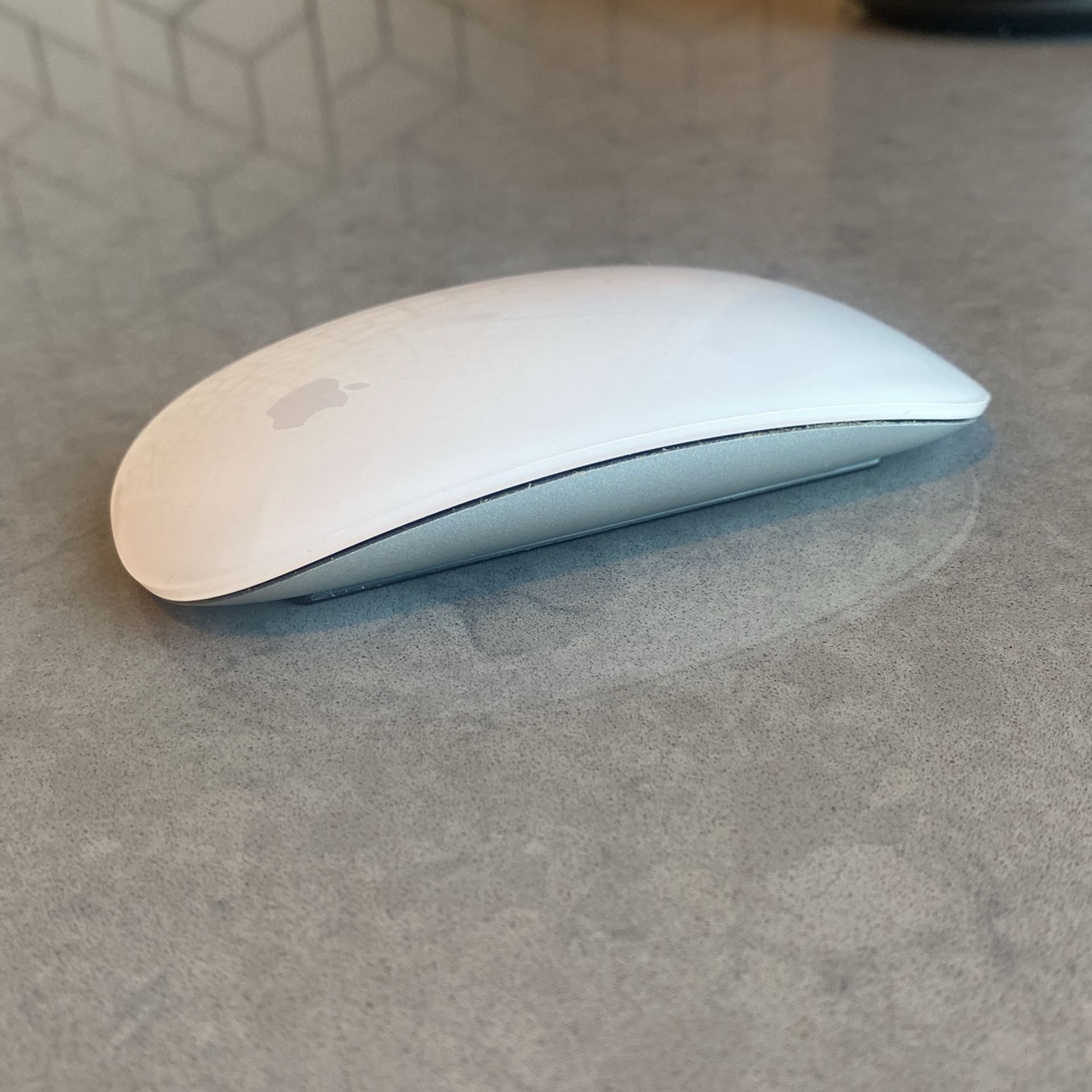 Apple Wireless Magic Mouse 2 (Model A1657)