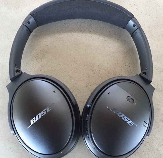 Bose QC35 Noise Cancelling Over the Ear Headphones W/Shell Case and Charger