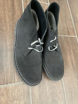Men’s Clark’s Chuka Boots Size 8.5