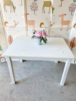Kids wood table🟥⬇️read DESCRIPTION