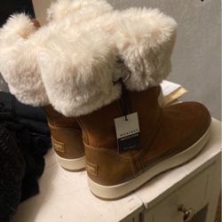 BRAND NEW KOOLABURRA BOOTS  by Uggs Size 7 woman 