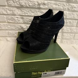 Coach and Four Women's CONNIE Black Lace Peep Toe Stilleto Bootie Zip Up Sz 9 brand new with box