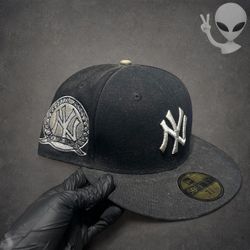 New Era New York Yankees 59FIFTY Fitted Hat Mens Size 7 3/8 Black Side Patch