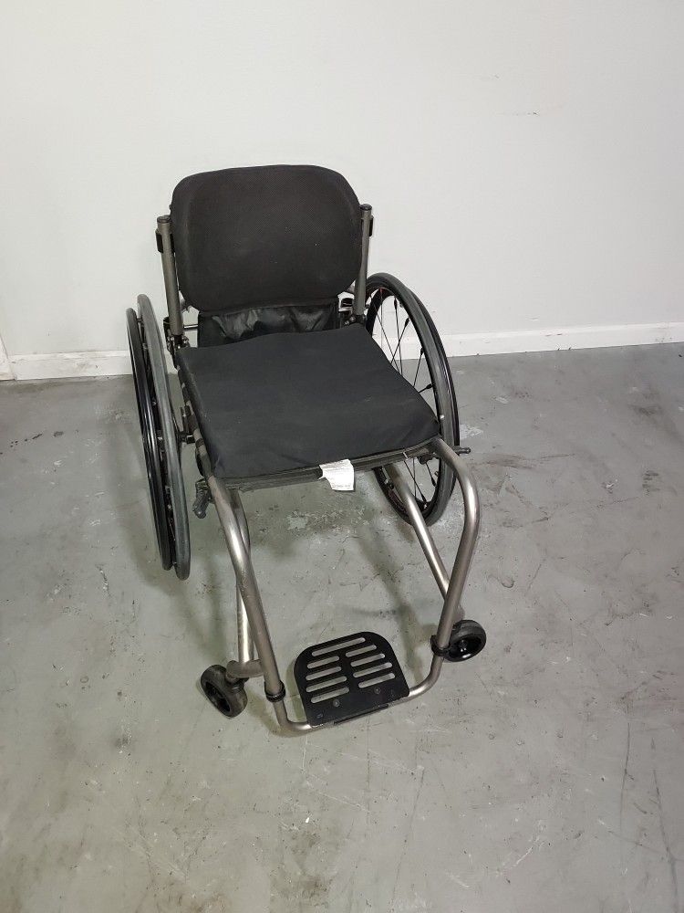 TiLite TR MANUAL SPORTS WHEELCHAIR