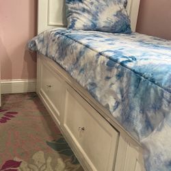 Twin White Bed With Mattress