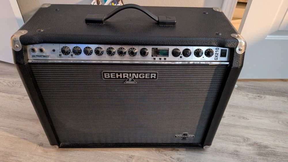Behringer Ultratwin GX210 Guitar Amp - 2x10 Speakers + Built-in Effects