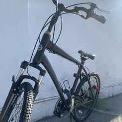BRAND NEW GIANT BIKE