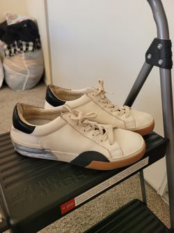 Dolce Vita sneakers size 6