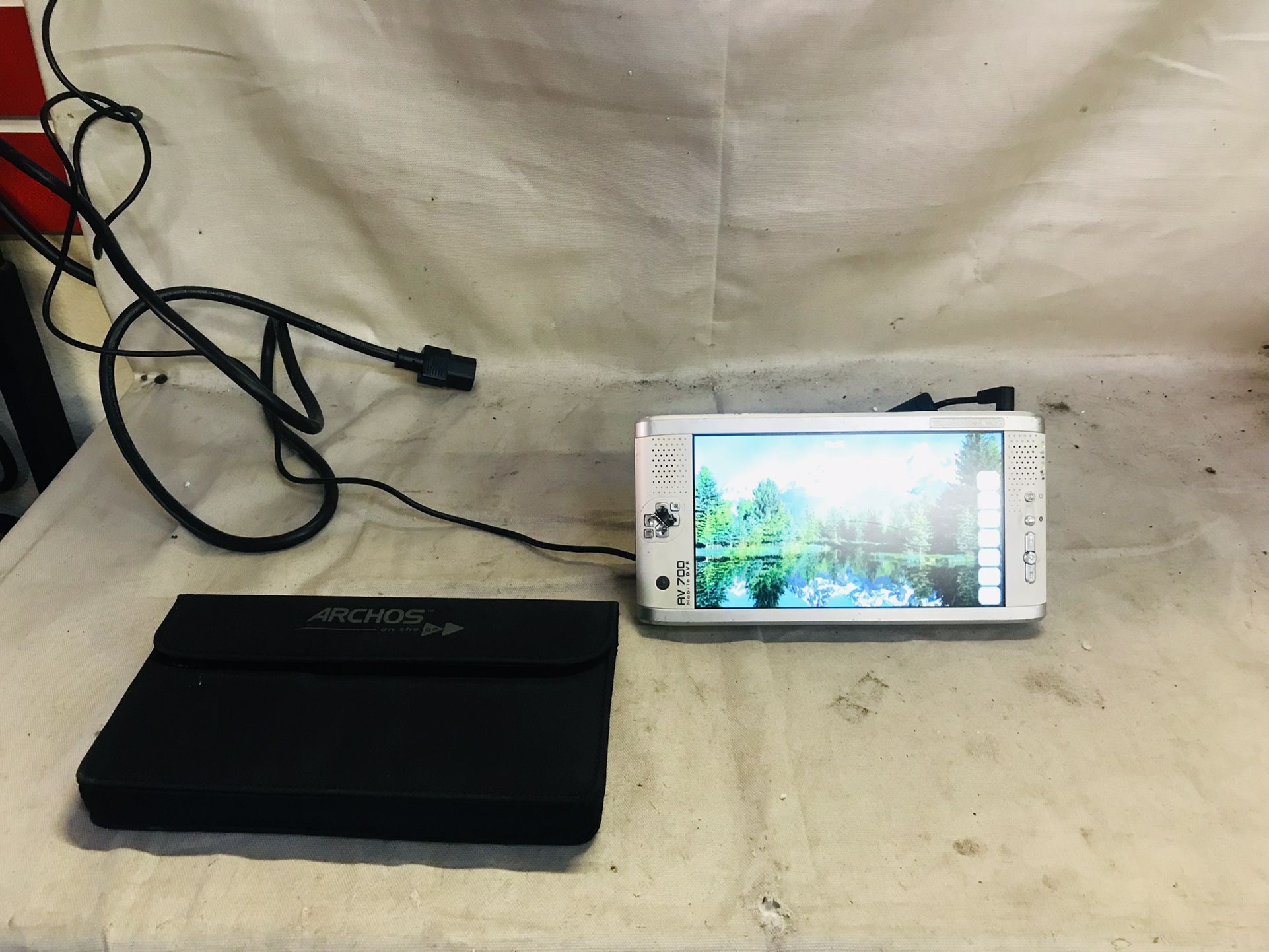 Archos AV700 DVR Mobile Digital Video Recorder