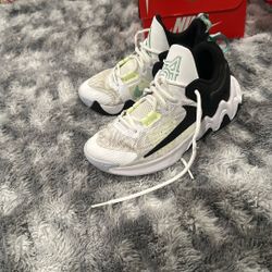 Nike Boys  Size 4Y
