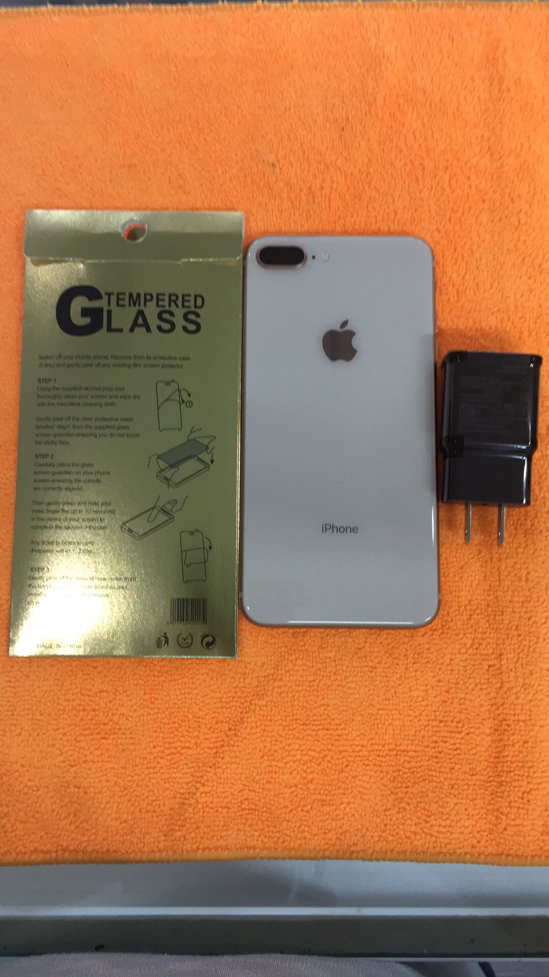 iPhone 8PLUS 64 GB AT&T