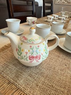 Tea pot