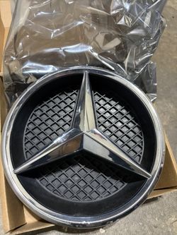 Mercedez C300 Emblem