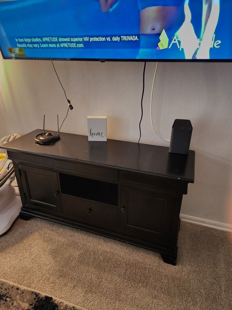 Bob Discount TV Console