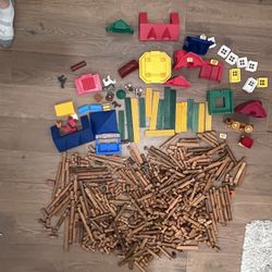 LARGE Lot Of Vintage Lincoln Logs 