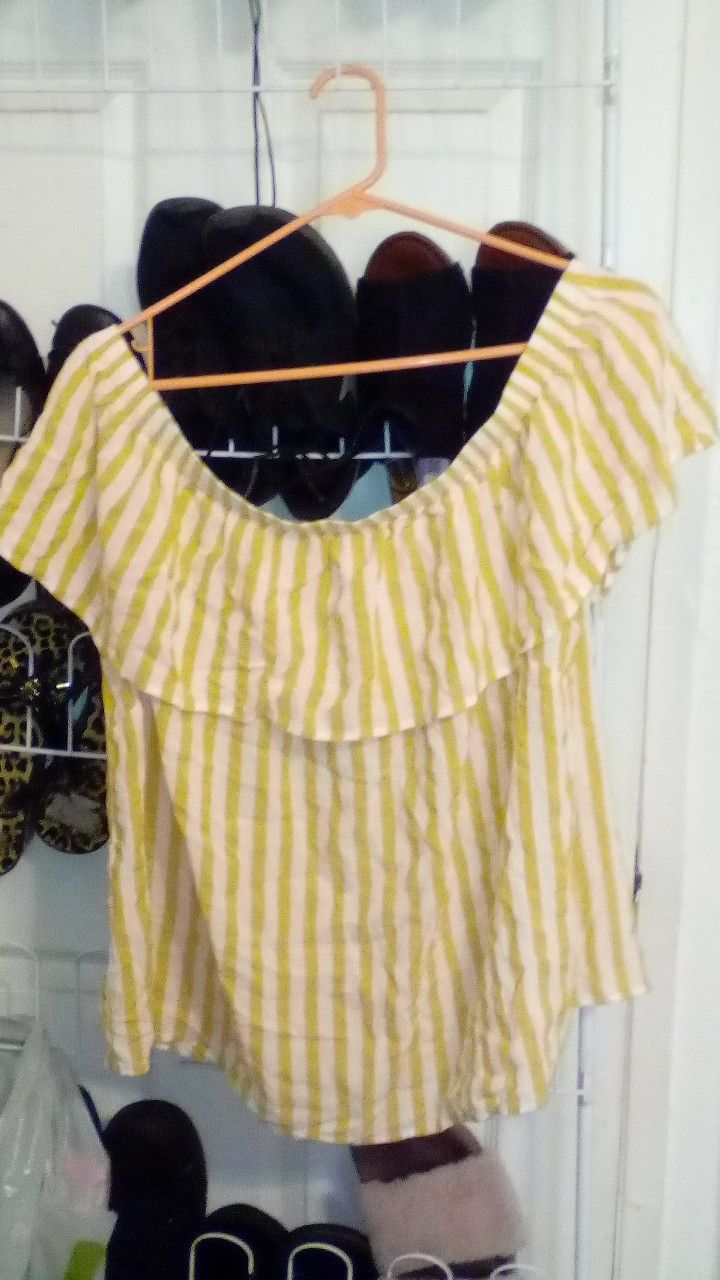 White and mustard striped off-the-shoulder flowy top. L