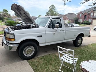 Ford F-250 XL Regular Cab Pickup Truck