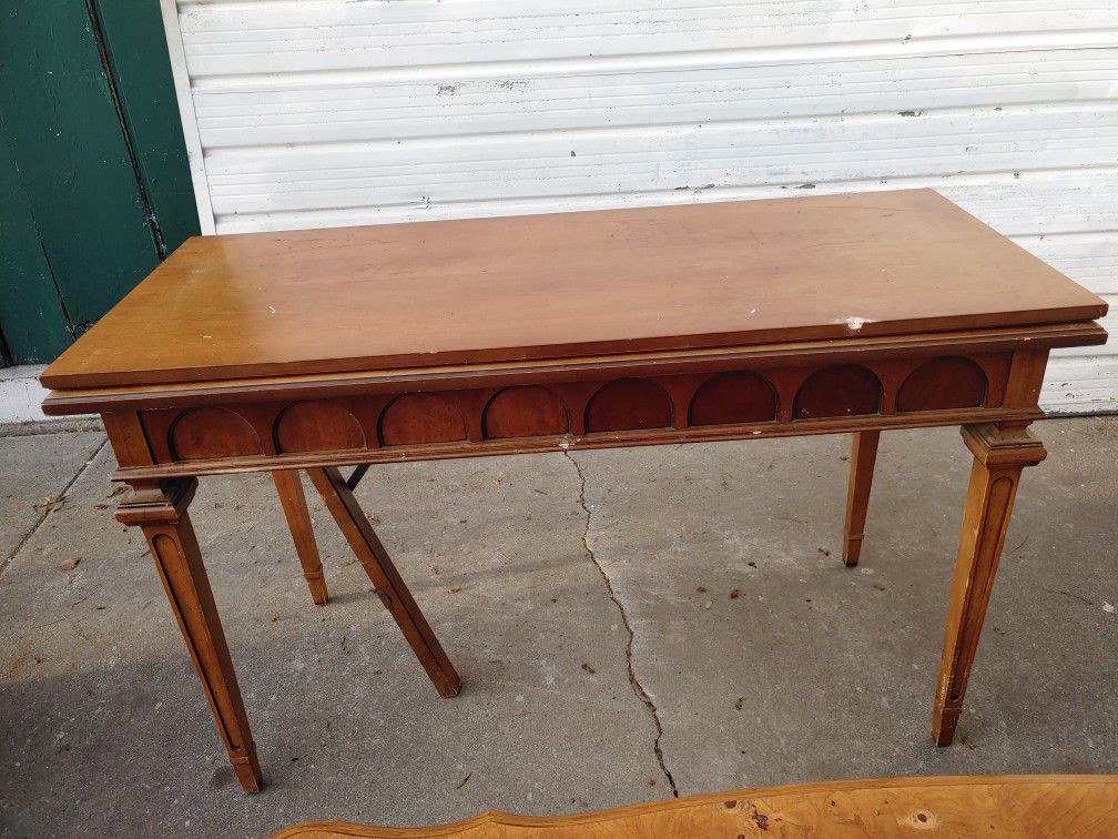 Vintage kitchen table $10