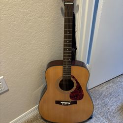 Yamaha Acoustic Guitar