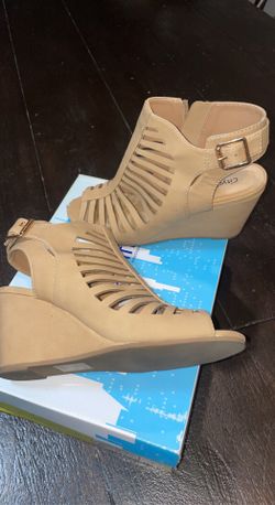 Women’s Tan Wedges