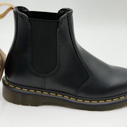 New DR MARTENS SZ 6 Men’s Ankle Boots SZ 7 Women’s Black