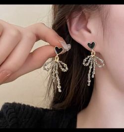 Beautiful Silver Crystal Bow Earrings!!! 