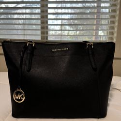 Black Michael Kors purse 