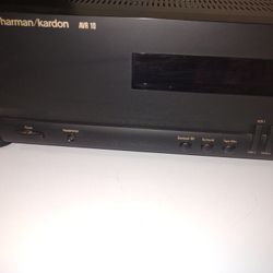 AMPLIFIER HARMAN  KARDON MODEL  AVR 10