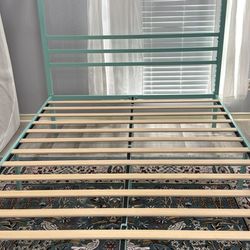 Metal Canopy Bed Frame – Great Condition
