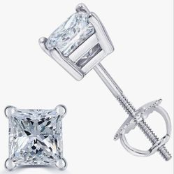14k White Gold 1/2 Carat Diamond Earrings