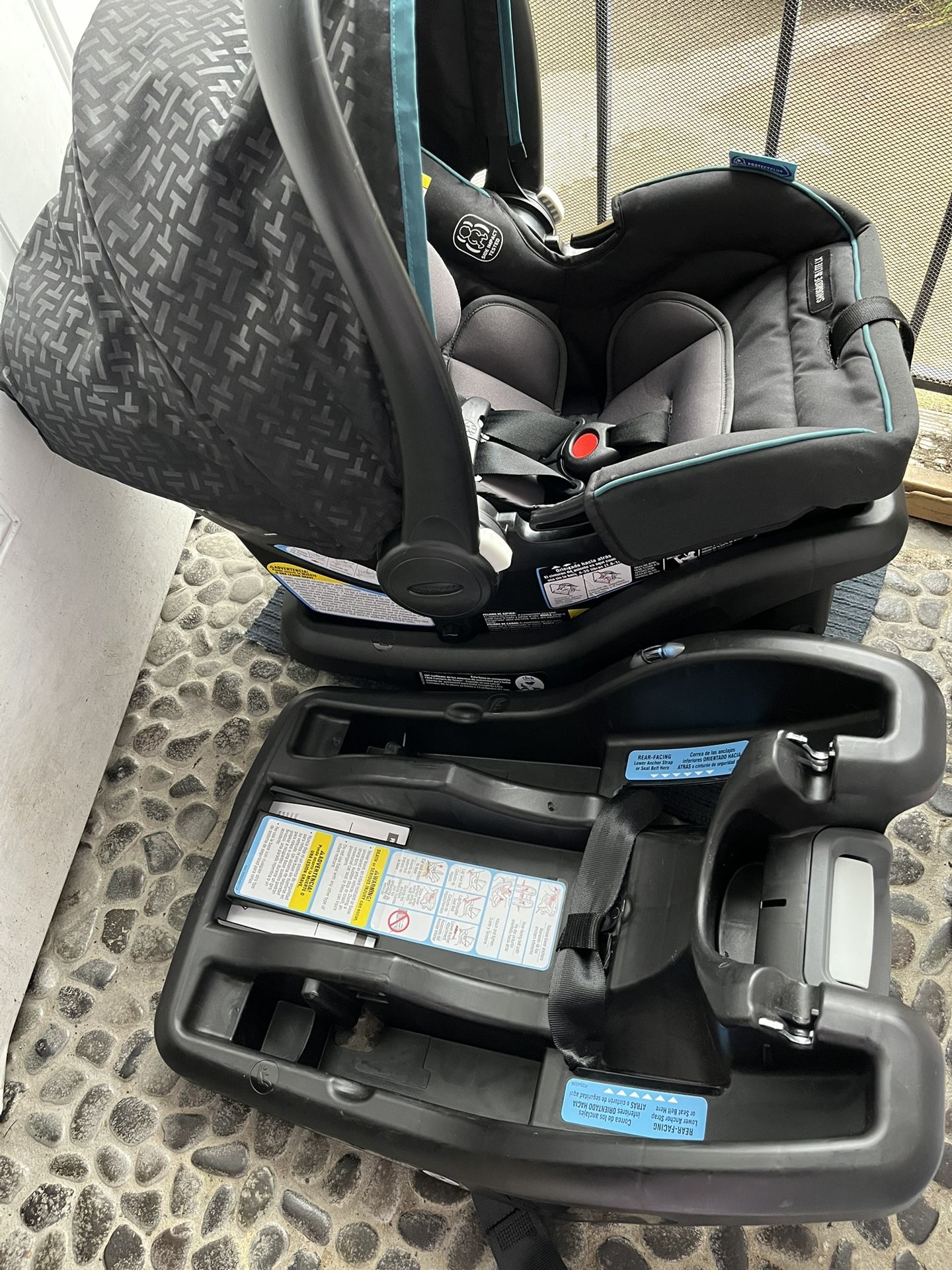 Graco SnugRide 35 Lite LX Infant Car Seat With Two Bases
