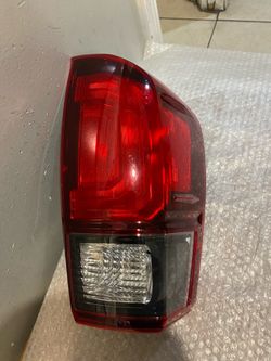 2016-2023 Toyota Tacoma Right Tail Light good cond shop