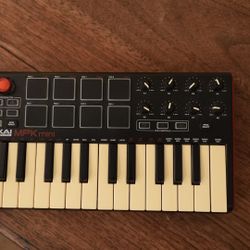 AKAI MPK Mini Keyboard