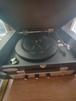 Vinyl player