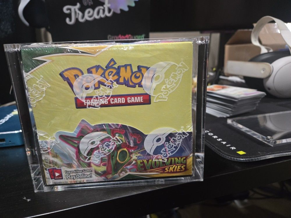 Evolving Skies Booster Box