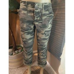 Women's Camo Capri's