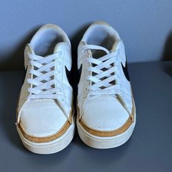 Nike Court Legacy Size 7.5