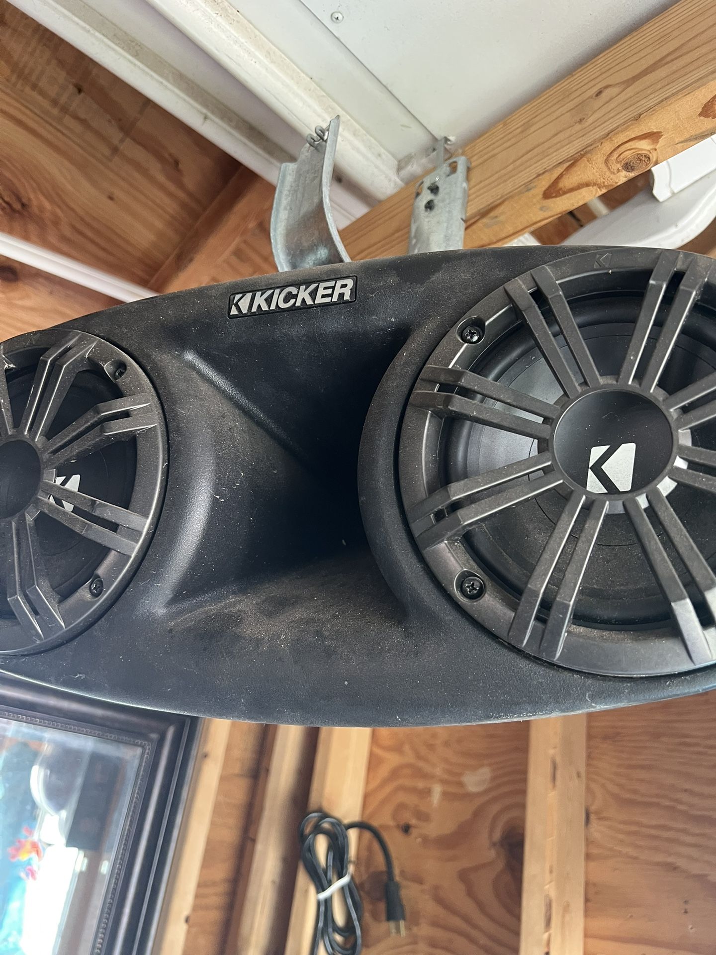 Pair Of Side By Side Speakers Kickers