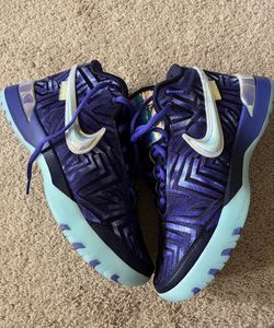 Nike Men’s Basketball Shoes Size 8 LeBron Sneakers Monopoly 
