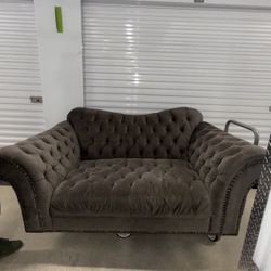 Duchess Loveseat & 2 Duchess Accent Chair Wowwwwww 