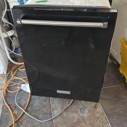 Kitchen aid dishwasher 