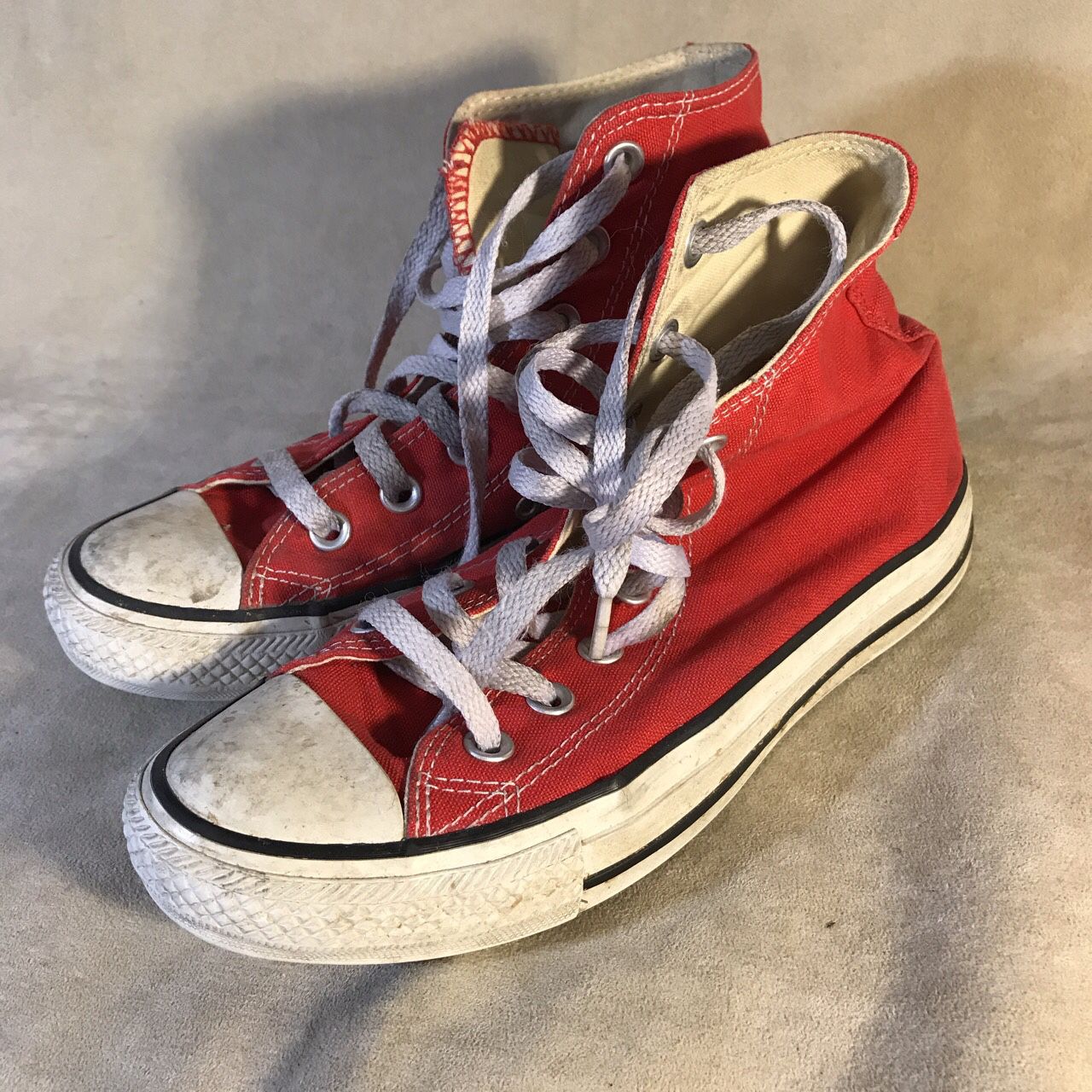 Red Converse All Star Chuck Taylor Sneakers Men’s Size 4