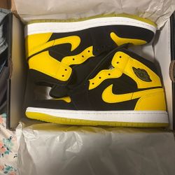 JORDAN 1 MID SE “NEW LOVE”