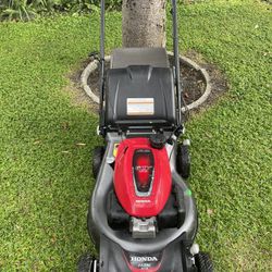 Self Propelled Lawn Mower LBSN Honda Model HRN 216 With Dual Blades 21” Cut