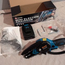 One-handed 4 Inch Mini Chainsaw, with Accessories