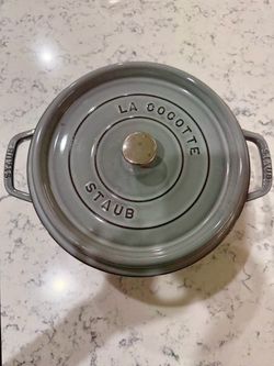 Staub 5.5 quarts Dutch Oven