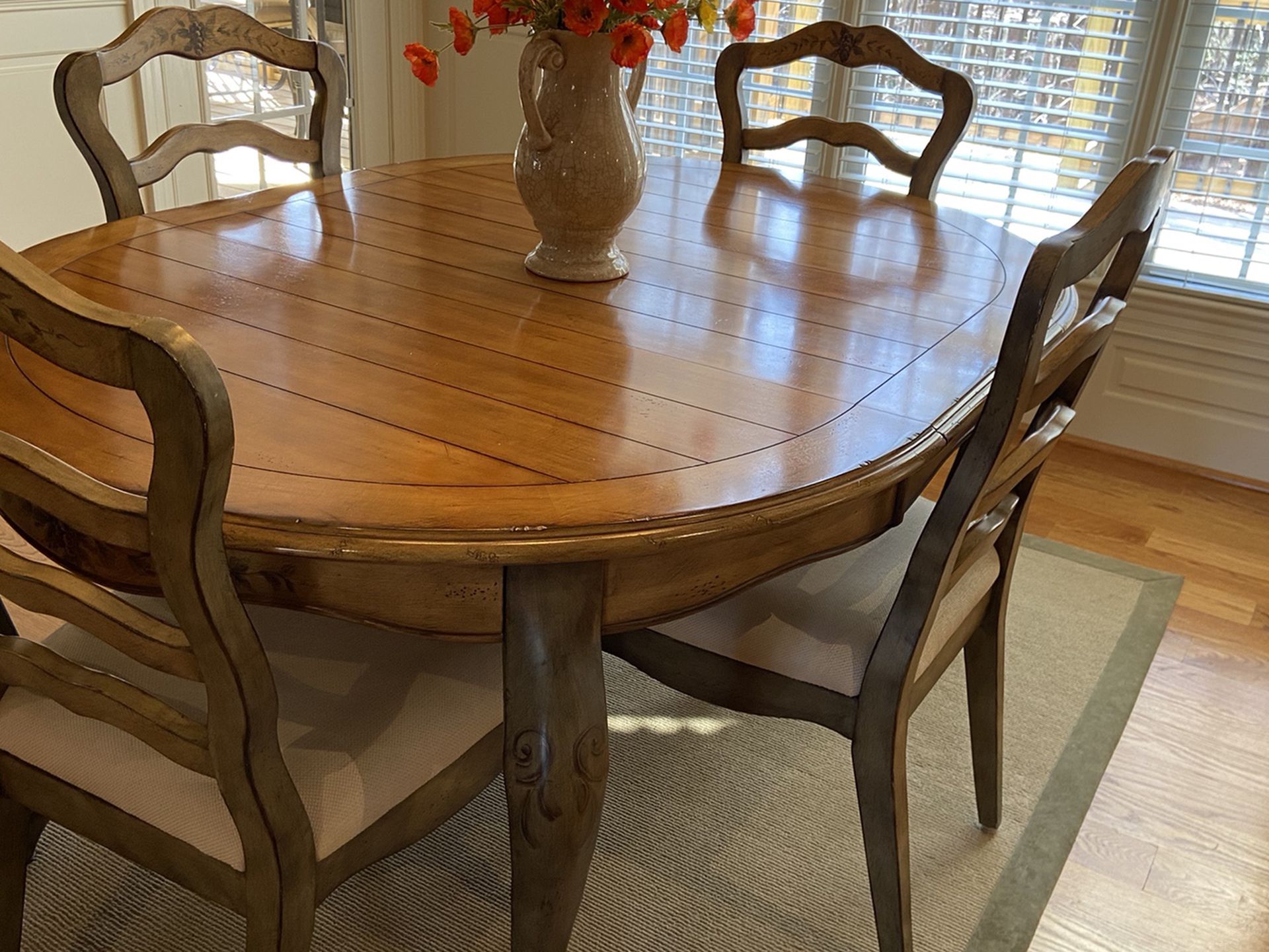 Dining Table W/6 Chairs & Hutch